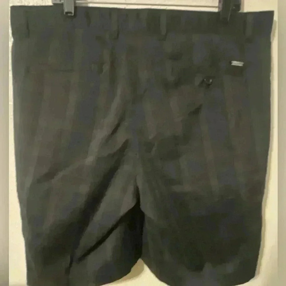 Greg Norman Black Plaid Size 38 Shorts. - Picture 3 of 5